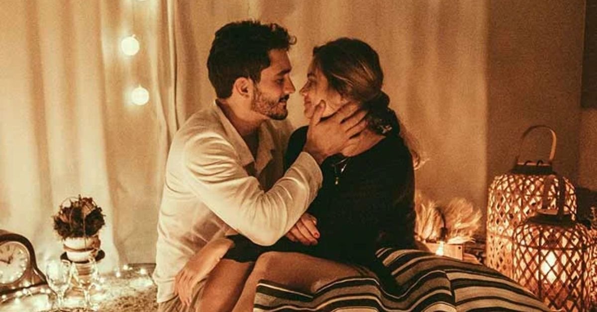 Romantic shayari of husband and wife